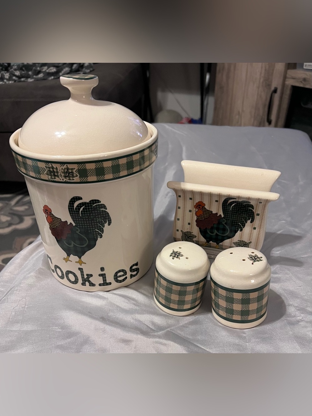 Vintage 1998 International China Rooster Morn Cookie Jar Salt Pepper Napkin Set